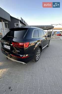 Внедорожник / Кроссовер Audi Q7 2016 в 