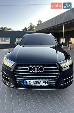Внедорожник / Кроссовер Audi Q7 2016 в 