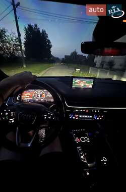 Внедорожник / Кроссовер Audi Q7 2016 в 