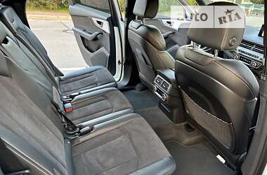 Внедорожник / Кроссовер Audi Q7 2016 в 