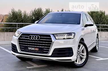Внедорожник / Кроссовер Audi Q7 2016 в 