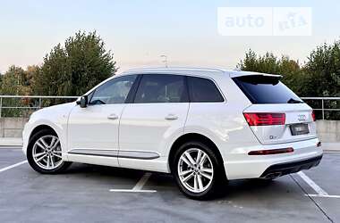 Внедорожник / Кроссовер Audi Q7 2016 в 
