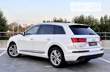 Внедорожник / Кроссовер Audi Q7 2016 в 