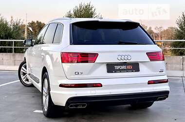 Внедорожник / Кроссовер Audi Q7 2016 в 