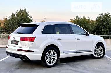Внедорожник / Кроссовер Audi Q7 2016 в 