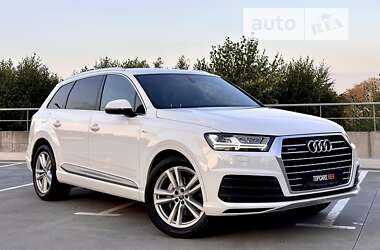 Внедорожник / Кроссовер Audi Q7 2016 в 