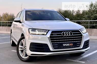 Внедорожник / Кроссовер Audi Q7 2016 в 