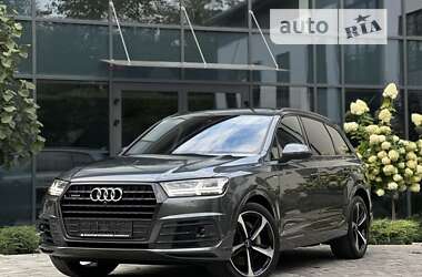 Внедорожник / Кроссовер Audi Q7 2016 в 