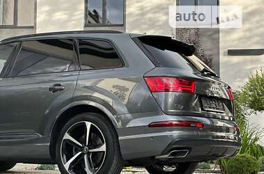 Внедорожник / Кроссовер Audi Q7 2016 в 