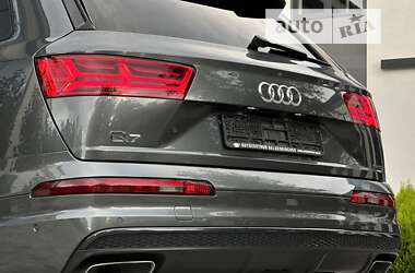 Внедорожник / Кроссовер Audi Q7 2016 в 