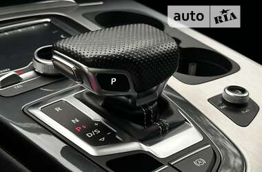 Внедорожник / Кроссовер Audi Q7 2016 в 