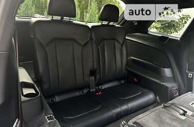 Внедорожник / Кроссовер Audi Q7 2016 в 