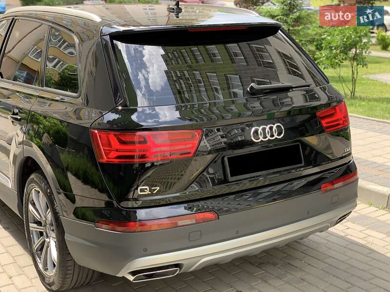 Позашляховик / Кросовер Audi Q7 2015 в Львові