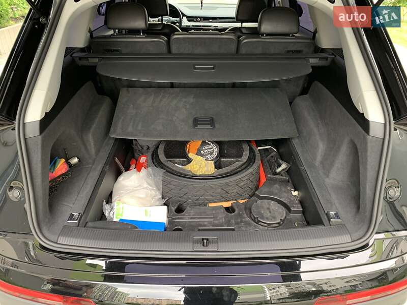 Позашляховик / Кросовер Audi Q7 2015 в Львові