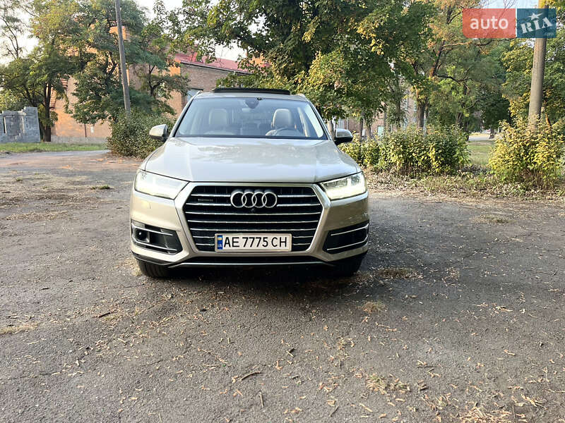 Позашляховик / Кросовер Audi Q7 2017 в Кривому Розі