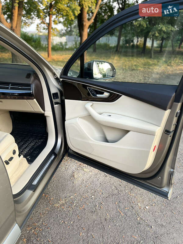 Позашляховик / Кросовер Audi Q7 2017 в Кривому Розі
