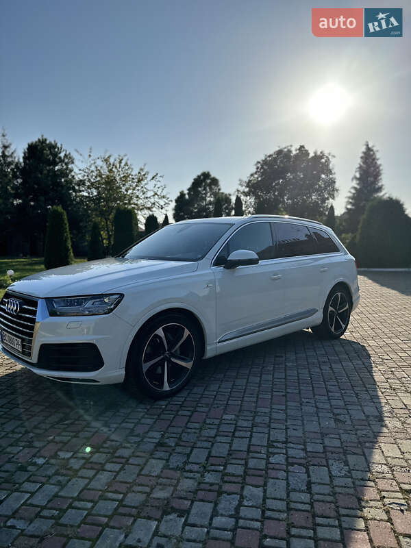 Внедорожник / Кроссовер Audi Q7 2016 в Мостиске