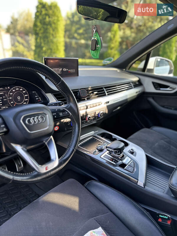 Позашляховик / Кросовер Audi Q7 2016 в Мостиській