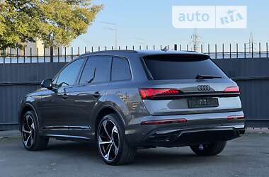 Позашляховик / Кросовер Audi Q7 2019 в 