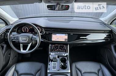 Позашляховик / Кросовер Audi Q7 2019 в 