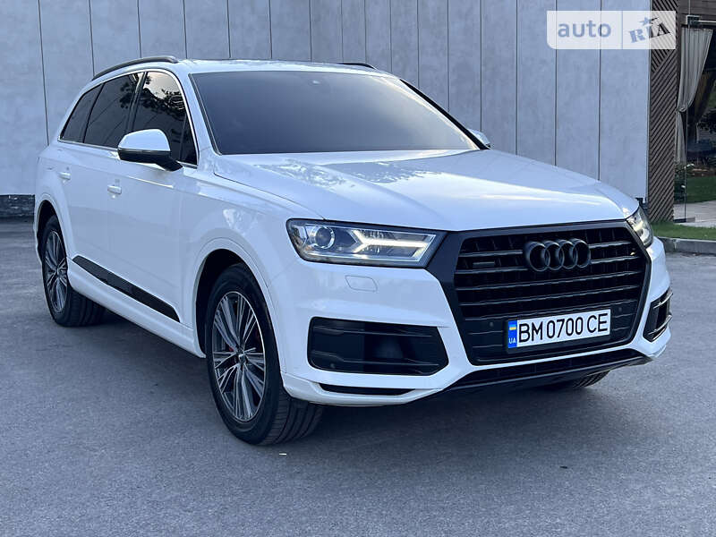 Внедорожник / Кроссовер Audi Q7 2017 в 