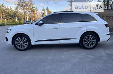 Внедорожник / Кроссовер Audi Q7 2017 в 