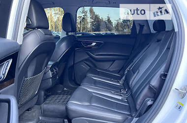 Внедорожник / Кроссовер Audi Q7 2017 в 