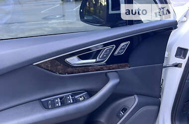 Внедорожник / Кроссовер Audi Q7 2017 в 