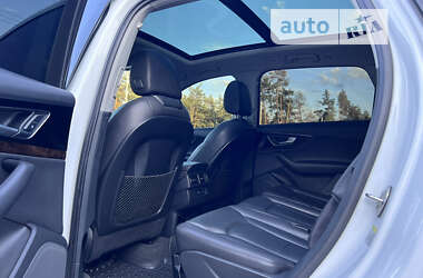 Внедорожник / Кроссовер Audi Q7 2017 в 
