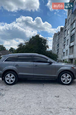 Внедорожник / Кроссовер Audi Q7 2010 в Хороле