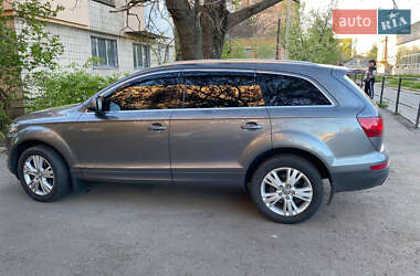 Внедорожник / Кроссовер Audi Q7 2010 в Хороле