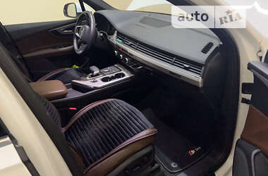 Внедорожник / Кроссовер Audi Q7 2017 в 