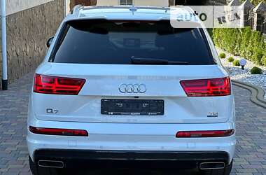 Позашляховик / Кросовер Audi Q7 2017 в 