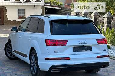 Позашляховик / Кросовер Audi Q7 2017 в 