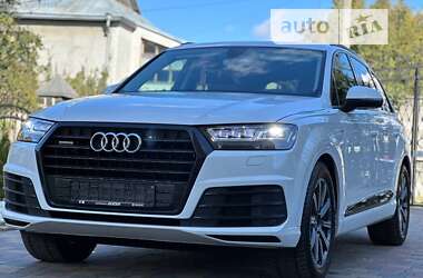 Позашляховик / Кросовер Audi Q7 2017 в 