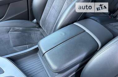 Позашляховик / Кросовер Audi Q7 2017 в 