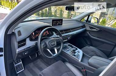 Позашляховик / Кросовер Audi Q7 2017 в 