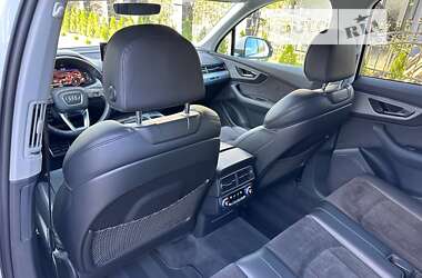 Позашляховик / Кросовер Audi Q7 2017 в 