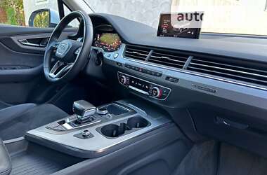 Позашляховик / Кросовер Audi Q7 2017 в 