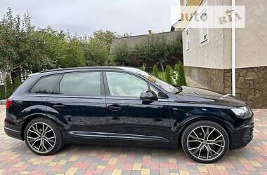 Позашляховик / Кросовер Audi Q7 2017 в 