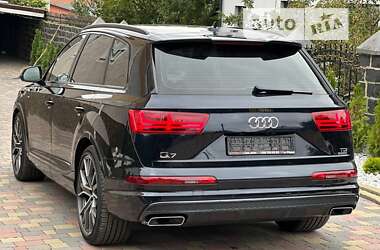 Позашляховик / Кросовер Audi Q7 2017 в 
