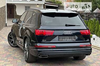 Позашляховик / Кросовер Audi Q7 2017 в 