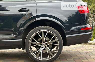 Позашляховик / Кросовер Audi Q7 2017 в 