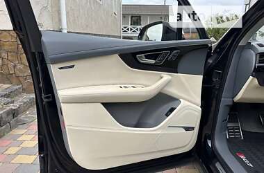 Позашляховик / Кросовер Audi Q7 2017 в 