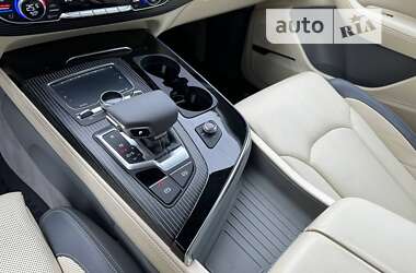 Позашляховик / Кросовер Audi Q7 2017 в 