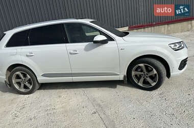 Внедорожник / Кроссовер Audi Q7 2018 в 