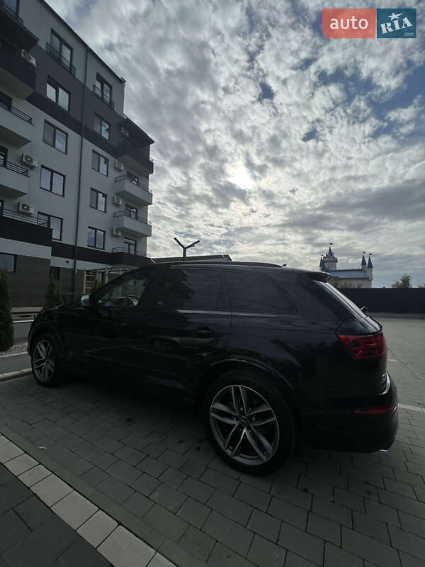 Внедорожник / Кроссовер Audi Q7 2016 в Ужгороде