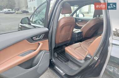 Внедорожник / Кроссовер Audi Q7 2016 в 