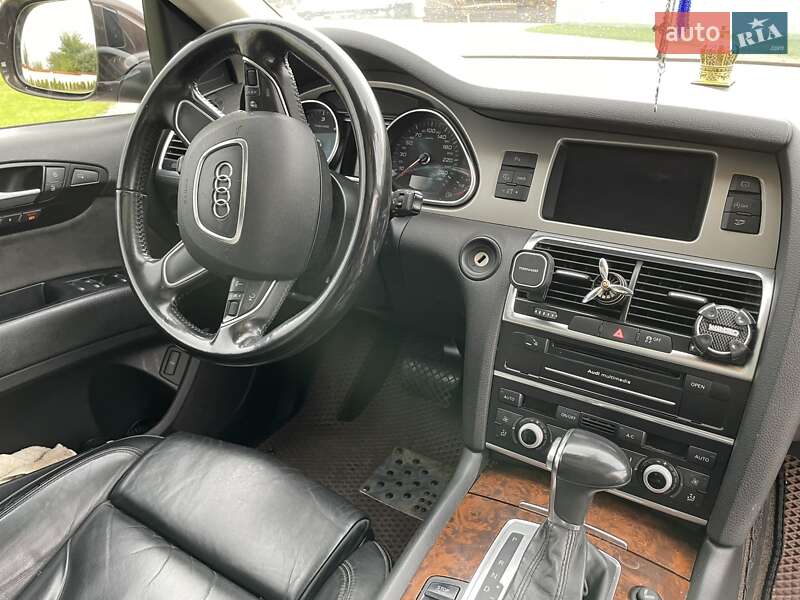 Внедорожник / Кроссовер Audi Q7 2014 в Городке