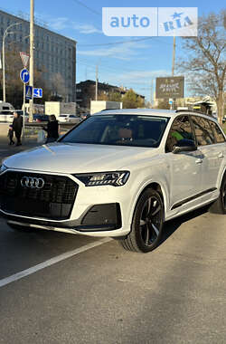Внедорожник / Кроссовер Audi Q7 2023 в 